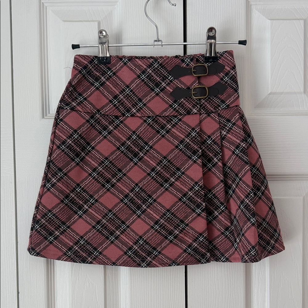 Stylish Girls Plaid Skirt with Buckle Accents